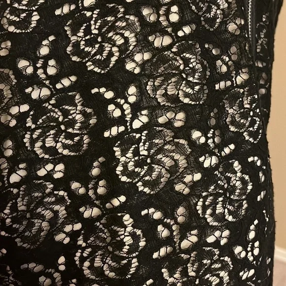 🛍️Forever 21 Black Lace Overlay Dress Size Small - Picture 5 of 9